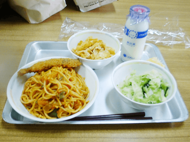 給食